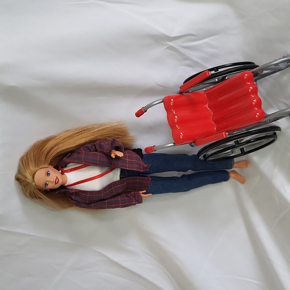 Becky School Photographer Wheelchair Barbie vintage 1998 read descrip - Picture 12 of 15